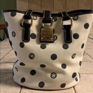 DOONEY AND BOURKE BUCKET SHOULDER BAG